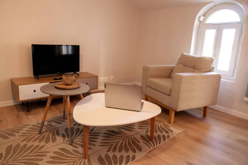 Apartment T2 Au Calme , Centre Historique , Entree Autonome *